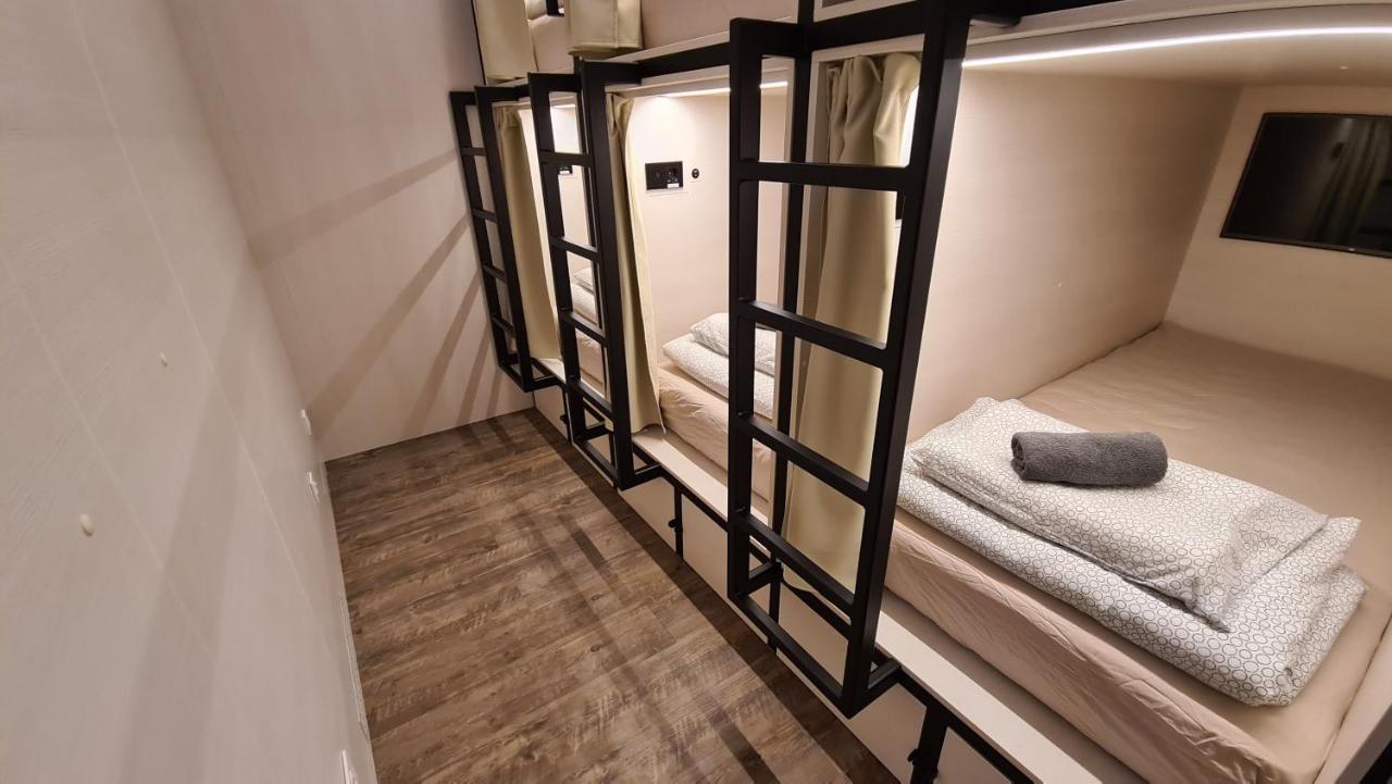 Cabin Hostel Любляна Екстериор снимка