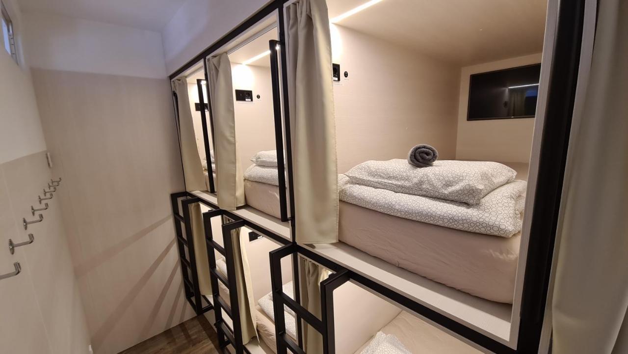 Cabin Hostel Любляна Екстериор снимка