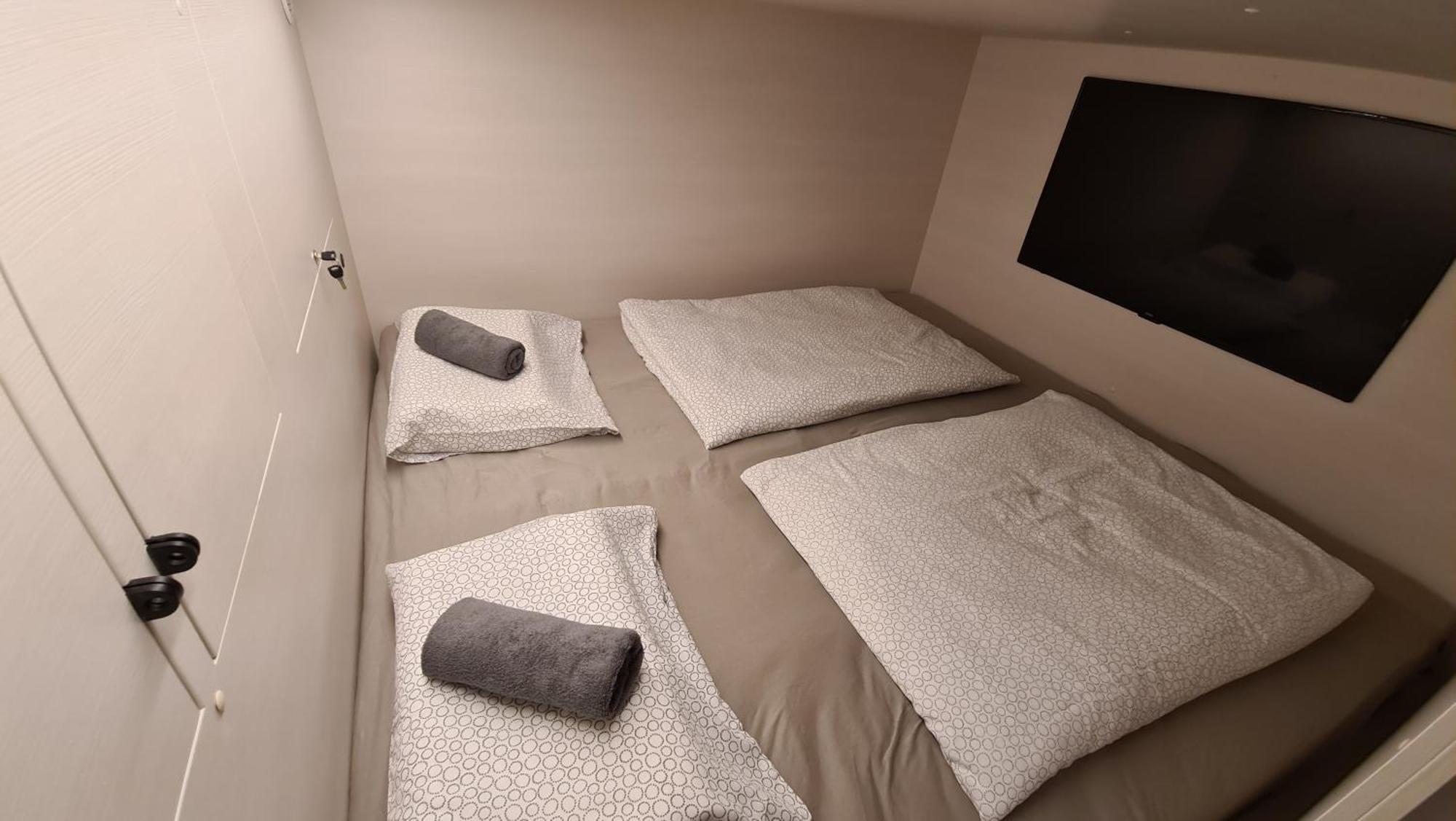Cabin Hostel Любляна Екстериор снимка