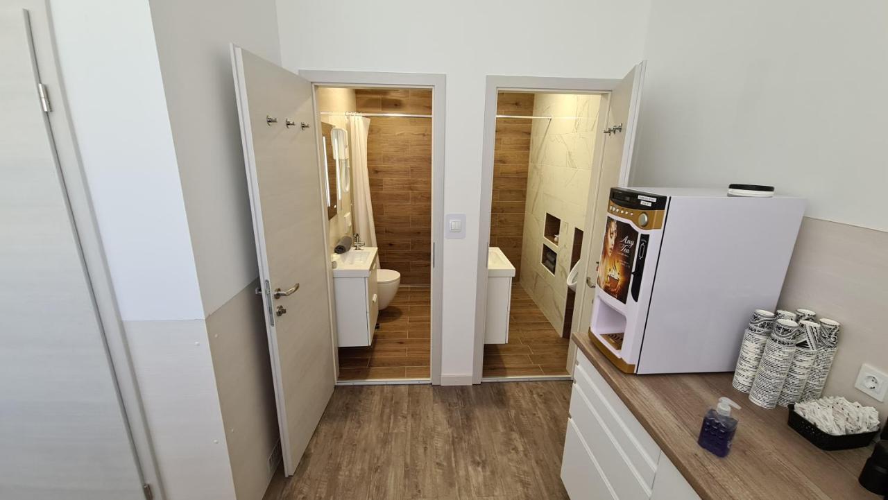 Cabin Hostel Любляна Екстериор снимка