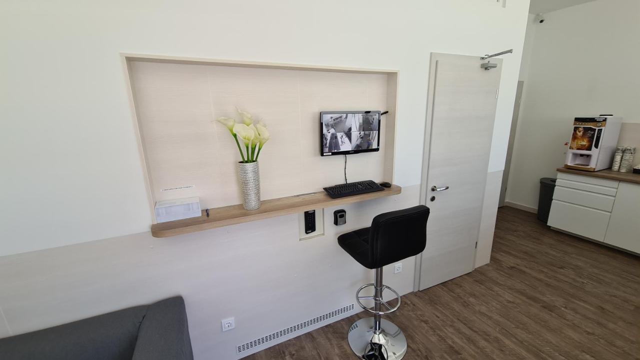 Cabin Hostel Любляна Екстериор снимка