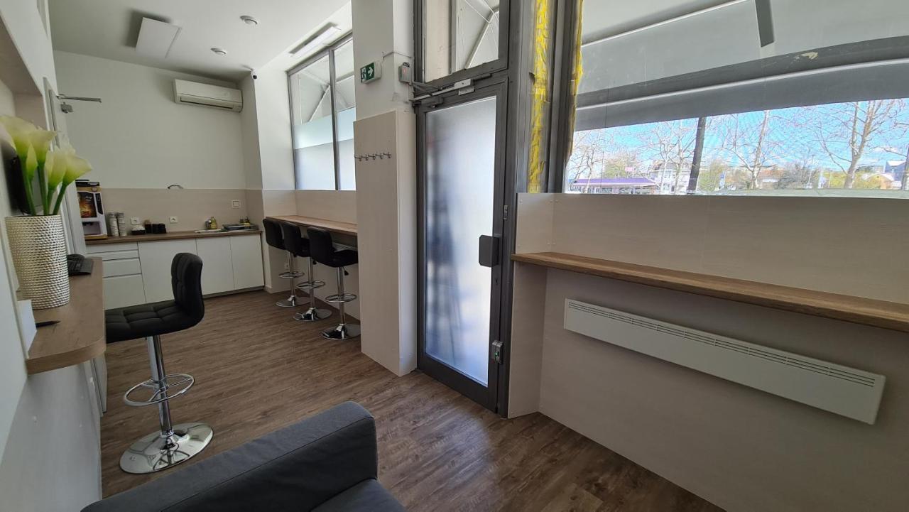 Cabin Hostel Любляна Екстериор снимка